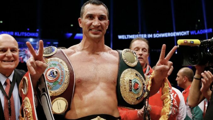 Владимир Кличко с чемпионскими поясами